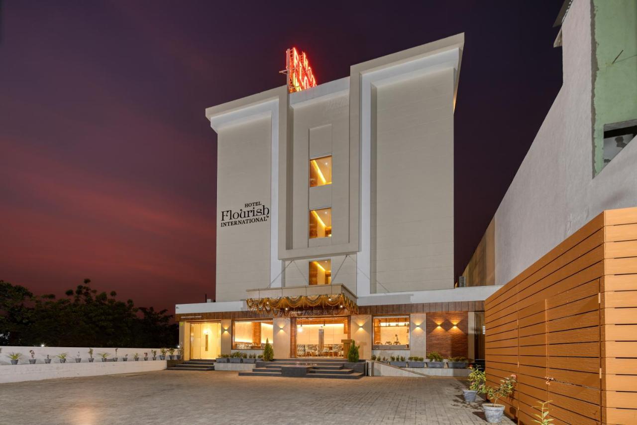 Hotel Flourish International أحمد أباد المظهر الخارجي الصورة
